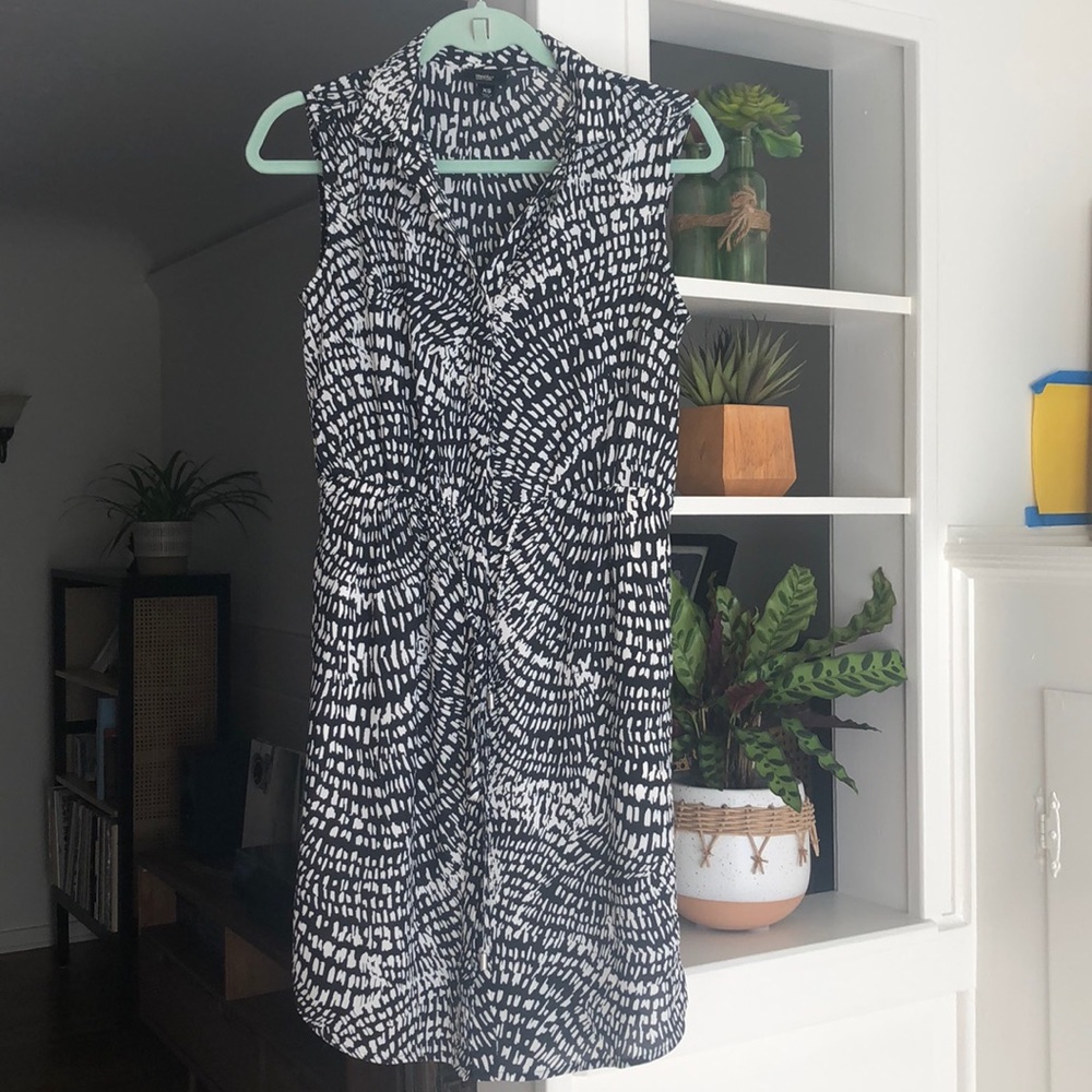 Collared Button Up Black/White Dress